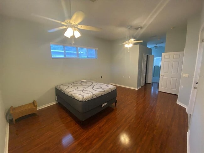 Building Photo - 5141 Aurora Dr