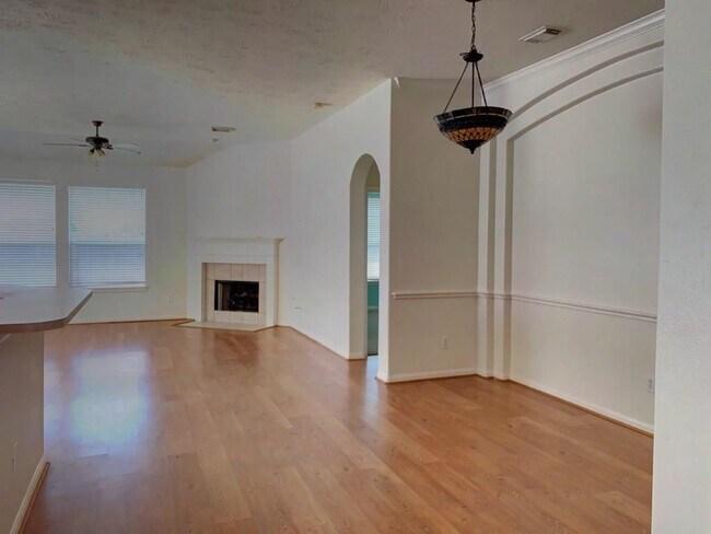 Building Photo - 18207 Linden Forest Ln