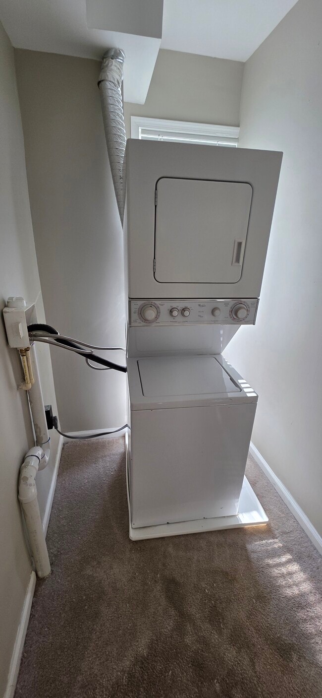 Building Photo - 701 N Curley St