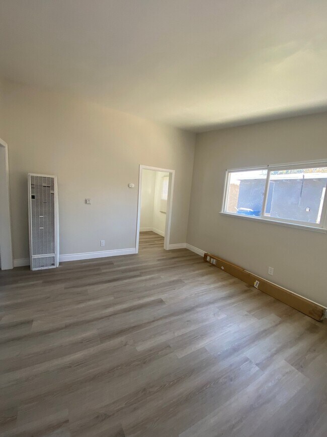 Building Photo - 6127 Linden Ave