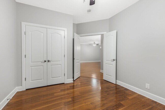 Building Photo - Beautiful Ground Floor Condo 2 bed 2 bath