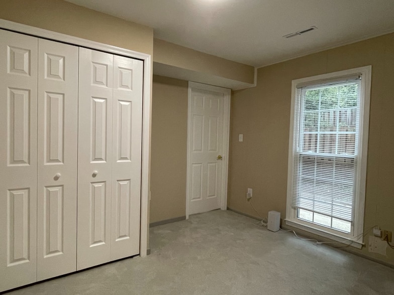 Building Photo - 10540 Assembly Dr