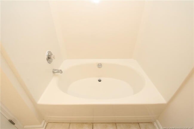 Building Photo - 421 Hamlet Park Dr