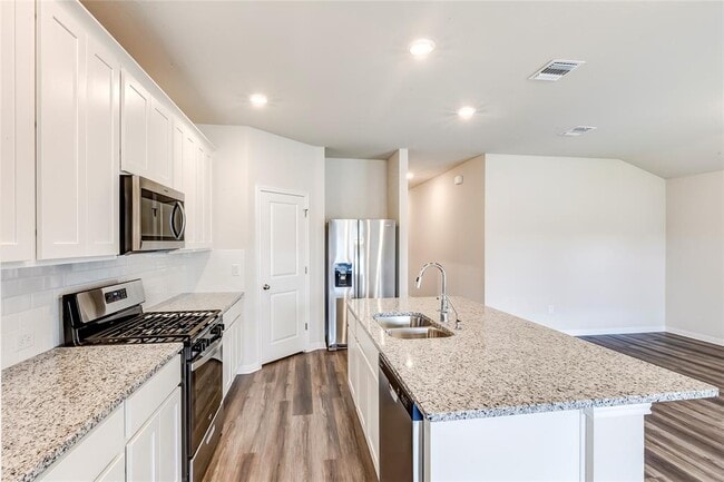 Building Photo - 4905 Hazelnut Ln