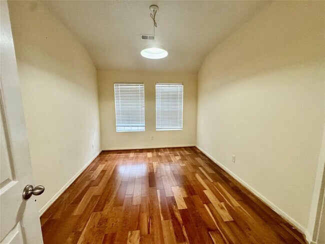 Building Photo - 2723 Packard Elm St