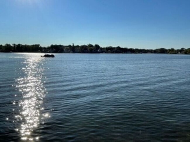 Building Photo - Lake Oakland Lakefront Home - 3 Bedroom 2 ...