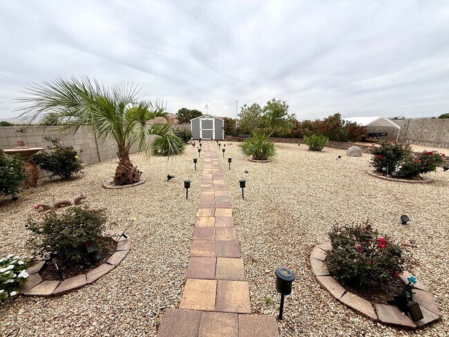 Building Photo - Stylish 3BR Home in Cerbat Vistas | Split Floor Plan, Covered Patio & 2-Car Garage!