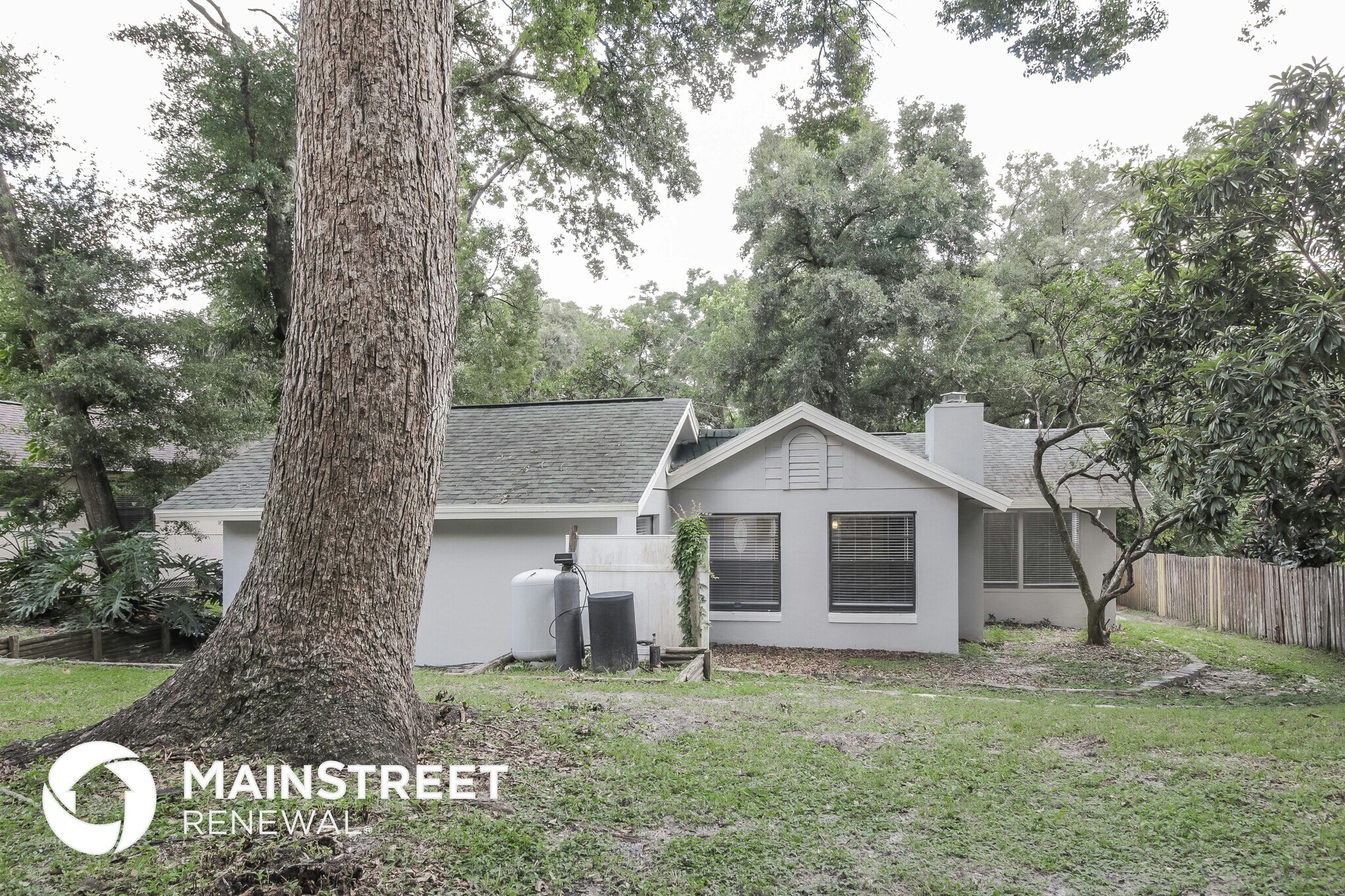 Building Photo - 2631 Maxwell Dr