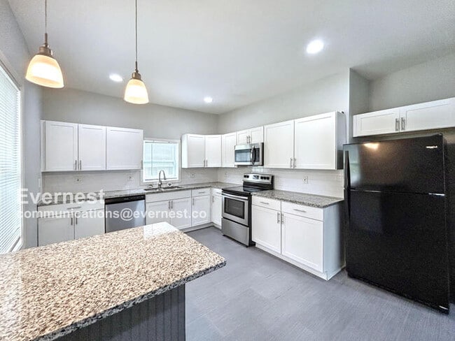 Building Photo - 1152 Wedgewood Dr NW