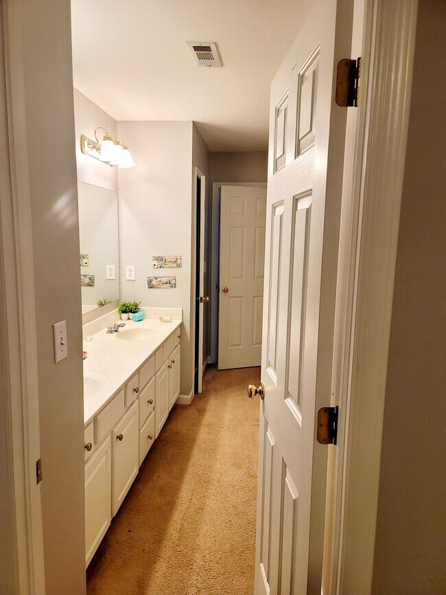 Building Photo - 1018 Brighton Crest Cir