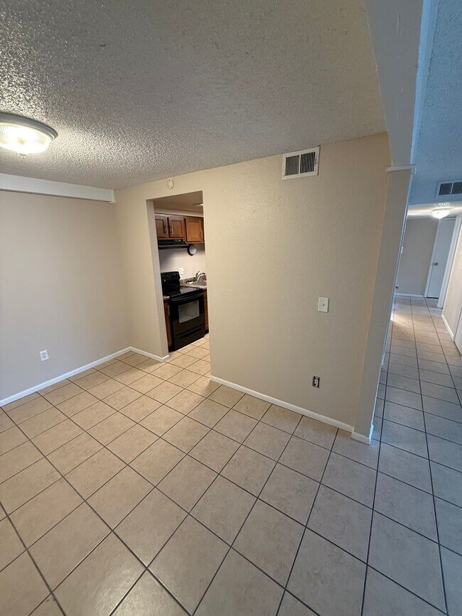 Building Photo - 3 Bed 2 Bath Available in Cottonwood Villas, Westminster