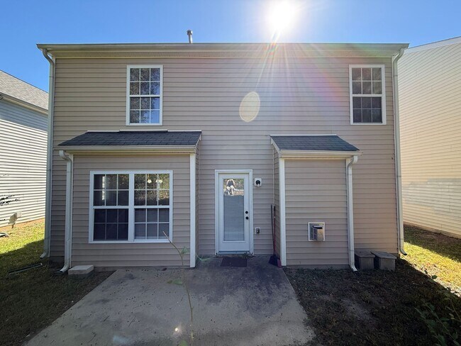 Building Photo - Updated 4BD, 2.5BA Raleigh Home With Easy ...