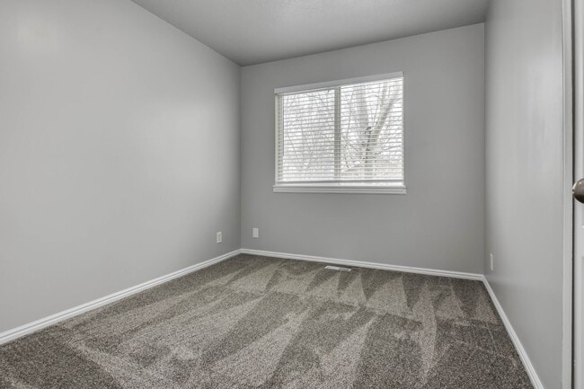 Building Photo - Gorgeous Four Bedroom Home, 2600 sq. ft., ...