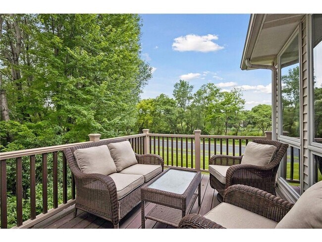 Building Photo - 18464 Farmstead Cir