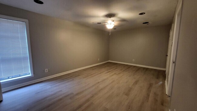 Building Photo - 5195 Wren Cove