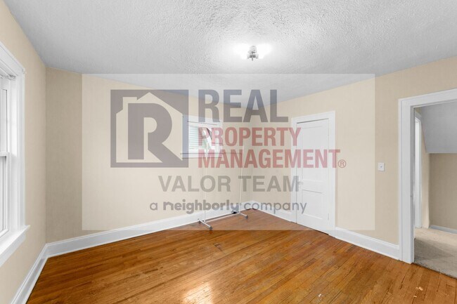 Building Photo - Beautifully maintained 3bd/1.5 bath Coloni...