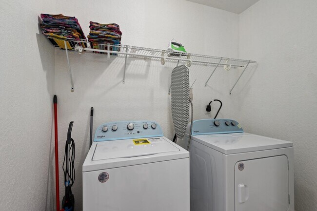 Building Photo - 808 Arietta Dr