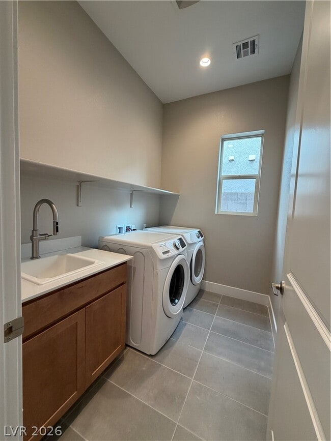 Building Photo - 11831 Giroma Ave