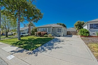 Building Photo - Bright & Charming, Single Story 3BR2BA Home w/ Large Front Yard, Huge Fenced Rear Yard w/ Large D...
