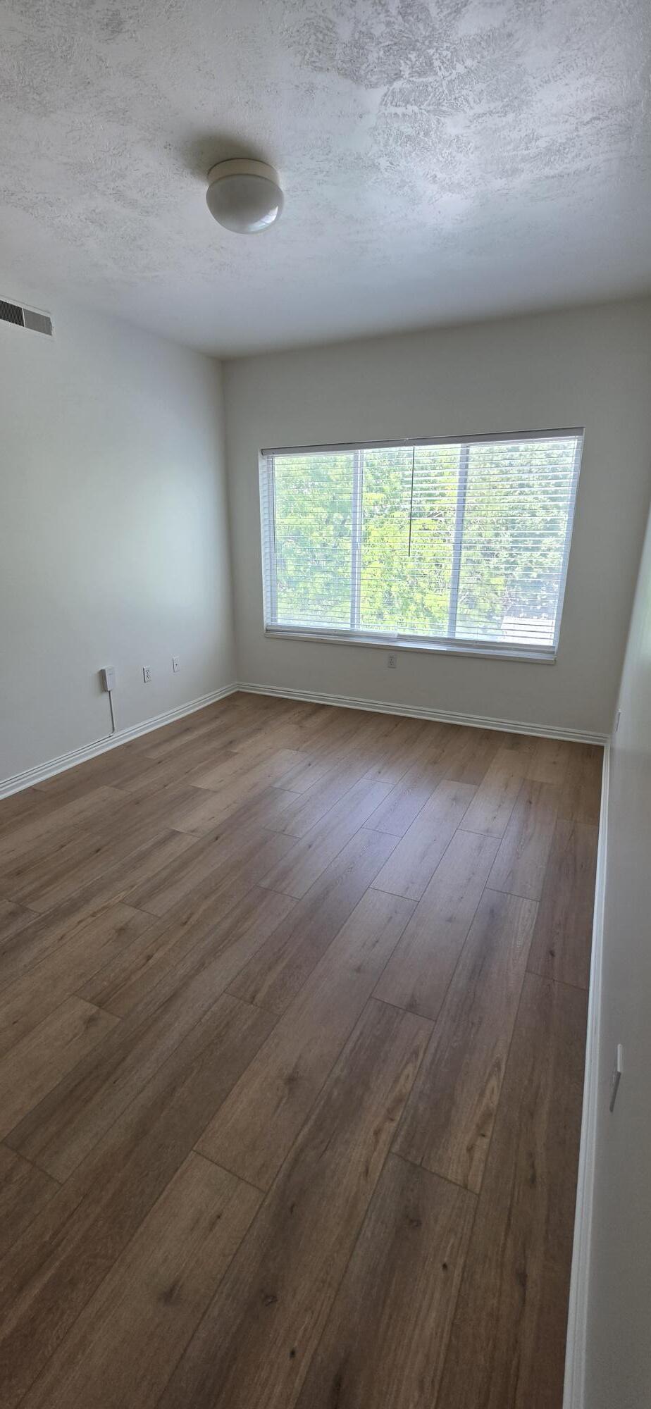 Building Photo - 765 E 560 N