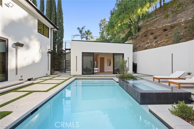 Building Photo - 4551 Alonzo Ave