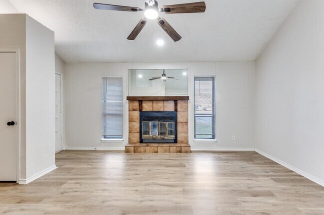 Building Photo - 418 S Las Vegas Trail