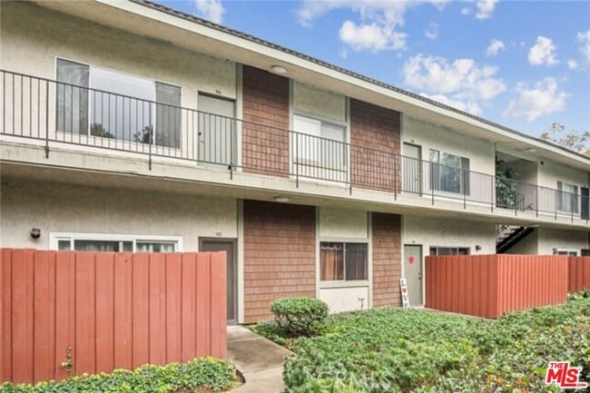 Building Photo - 991 S Idaho St