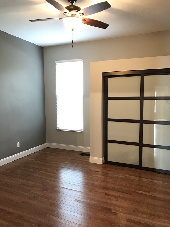 Building Photo - Stunning Large Home near Tower Grove Park