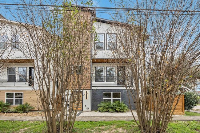 Building Photo - 602 W 28th St