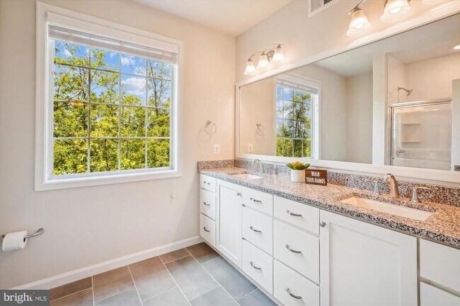 Building Photo - 23265 Milltown Knoll Square