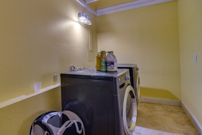 Building Photo - 2960 58th Ave S