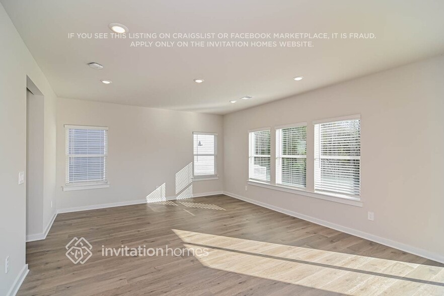 Building Photo - 1211 Bluffton Cir