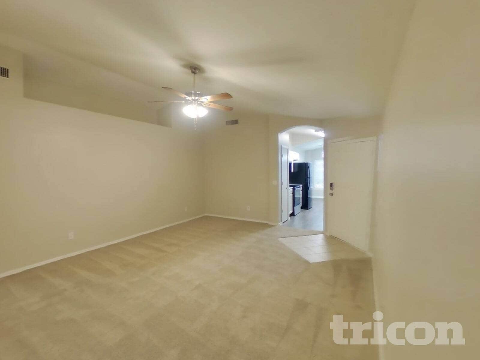 Building Photo - 4005 E La Salle St