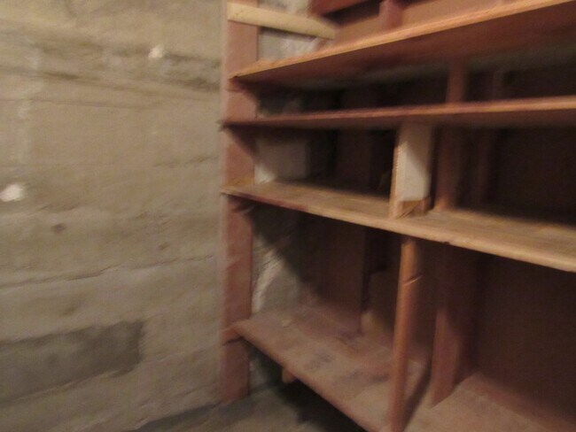 Building Photo - Downtown Bungalow w/Garage