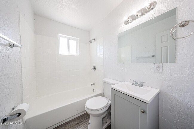 Building Photo - 4423 N 23rd Ave