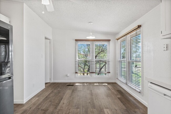 Building Photo - 4120 E Marigold St