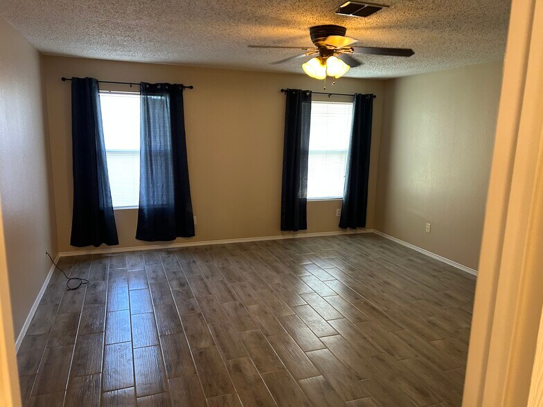 Building Photo - 7912 Canoe Ridge Ln