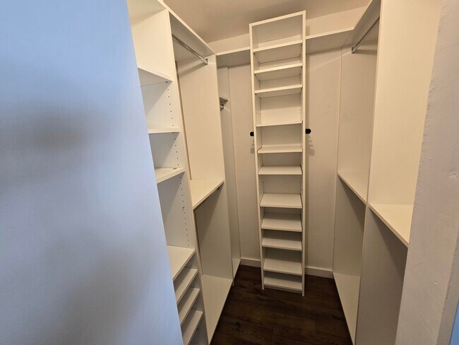 Building Photo - 201 SE 6th Ave