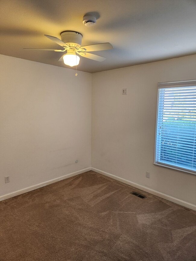 Building Photo - Rincon Valley 4 Bedroom, 2 Bathrooms w/Pool Great Santa Rosa Neighborhood