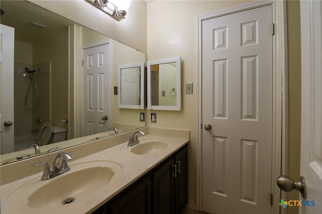 Building Photo - 608 Totem Trail