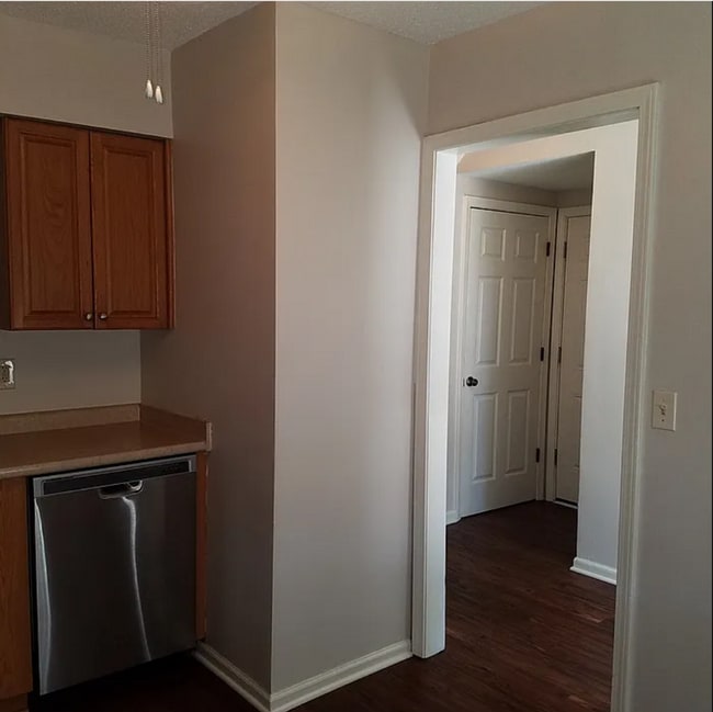 Building Photo - Charming home for your family!