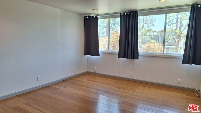 Building Photo - 4751 La Villa Marina