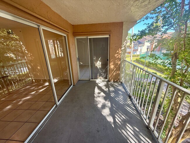 Building Photo - SPACIOUS 2/2 WITH SPLIT FLOOR PLAN WITH BALCONY ACCESS!