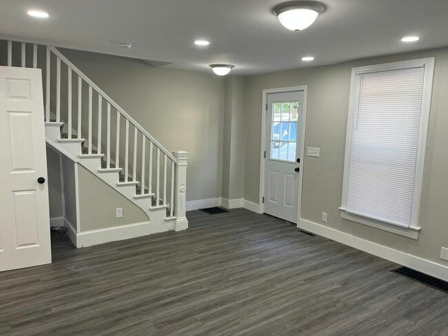 Building Photo - 13 Layton St