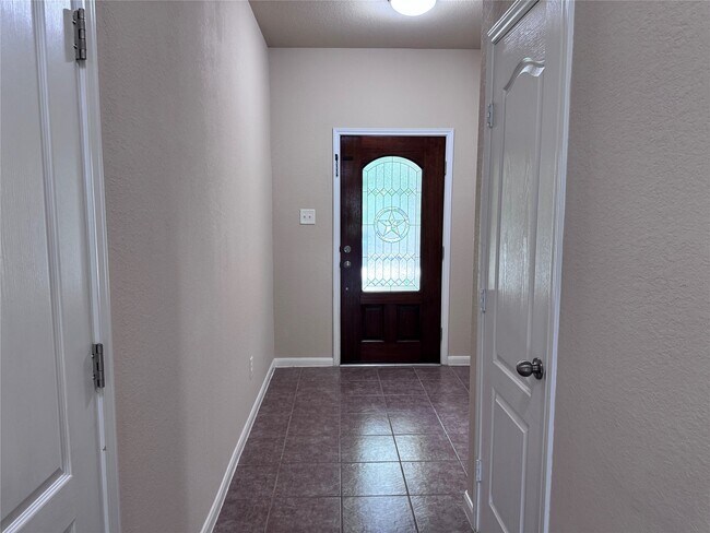 Building Photo - 151 Forest Heights Ln