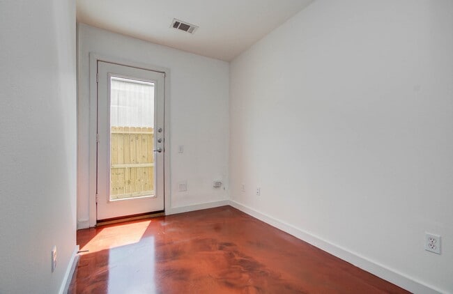 Building Photo - 3210 Yellowstone Park Dr
