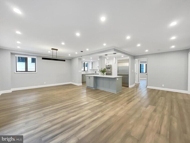 Building Photo - 4801 Hampden Ln