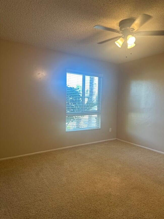 Building Photo - 6713 Kimberly Ave