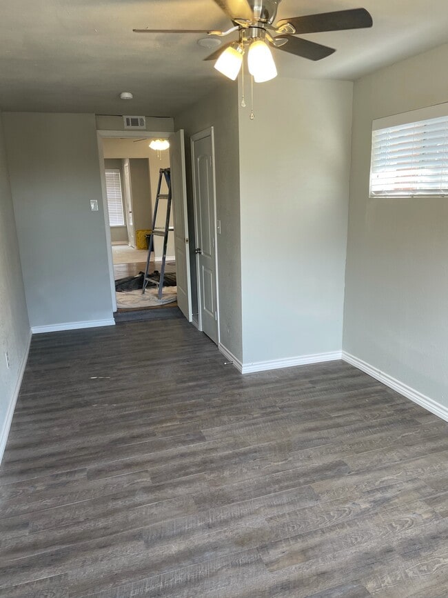 Building Photo - 613 S Andrews Ave