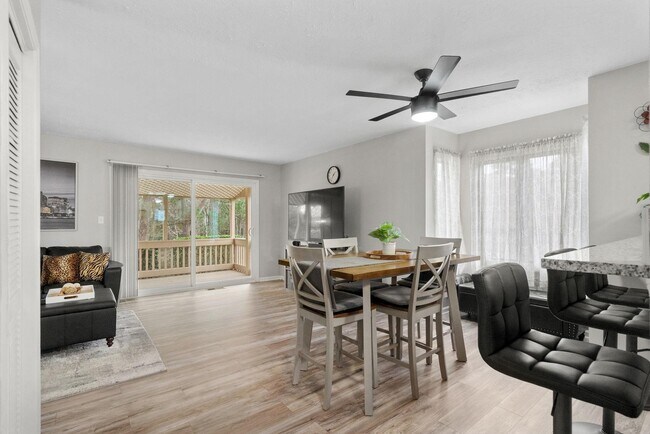 Building Photo - 4088 Fairway Lakes Dr